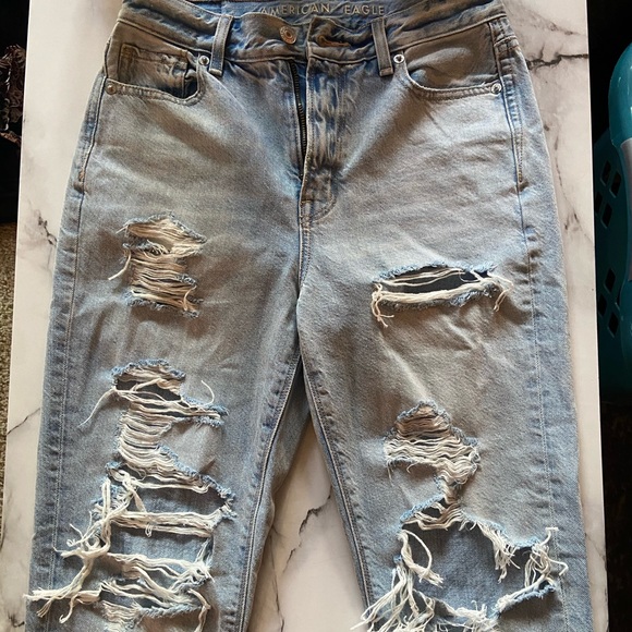 American Eagle Mom Jean Size 0 Short - Picture 1 of 4